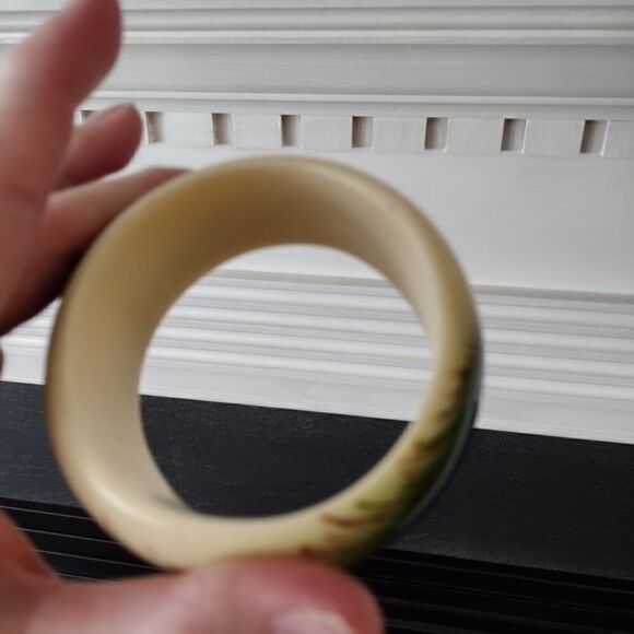 Vintage lucite peacock feather bracelet - Picture 4 of 4